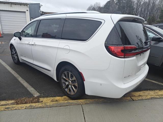 new 2025 Chrysler Pacifica car, priced at $52,655