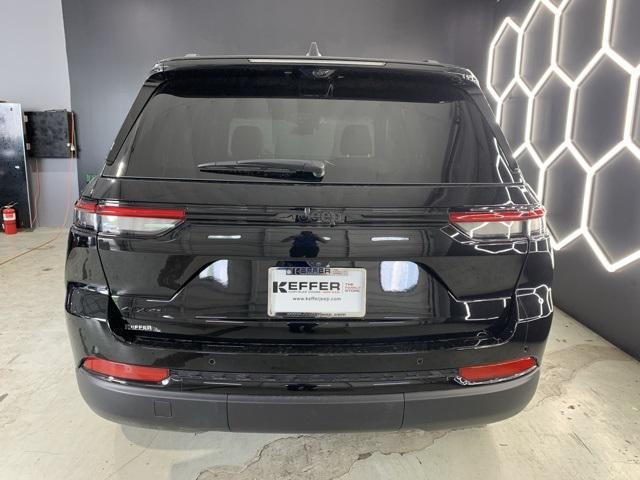 new 2025 Jeep Grand Cherokee car, priced at $52,116