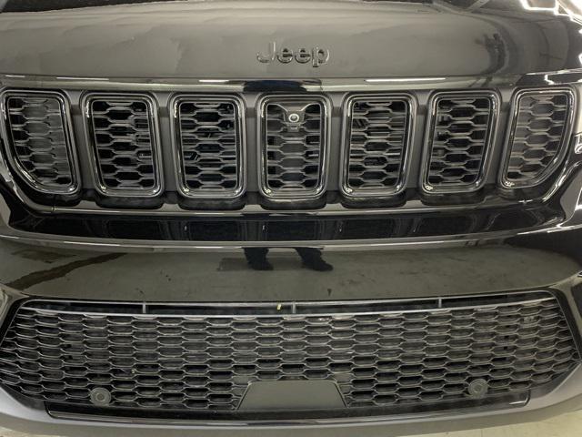 new 2025 Jeep Grand Cherokee car, priced at $52,116