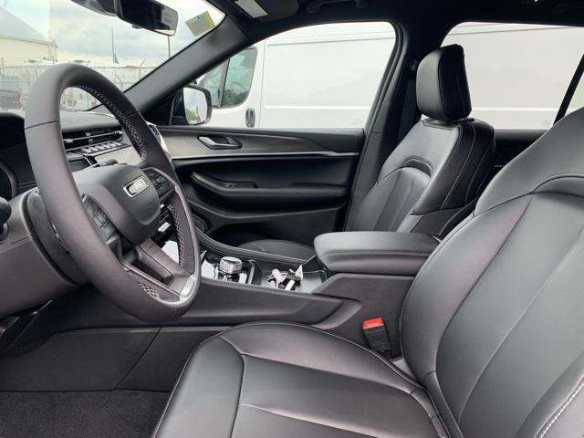 new 2025 Jeep Grand Cherokee car, priced at $42,625