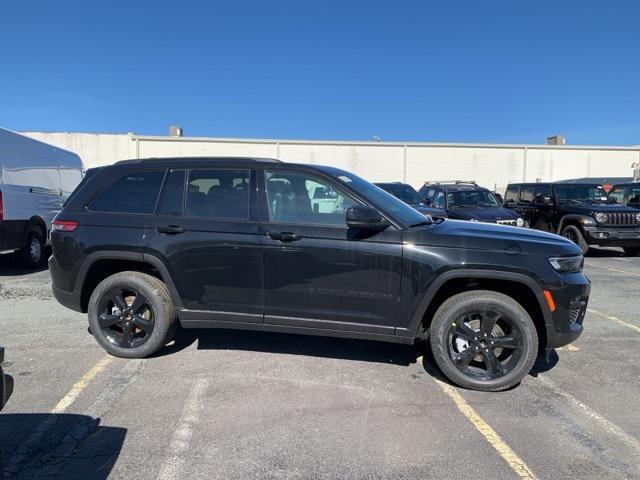 new 2025 Jeep Grand Cherokee car, priced at $49,649