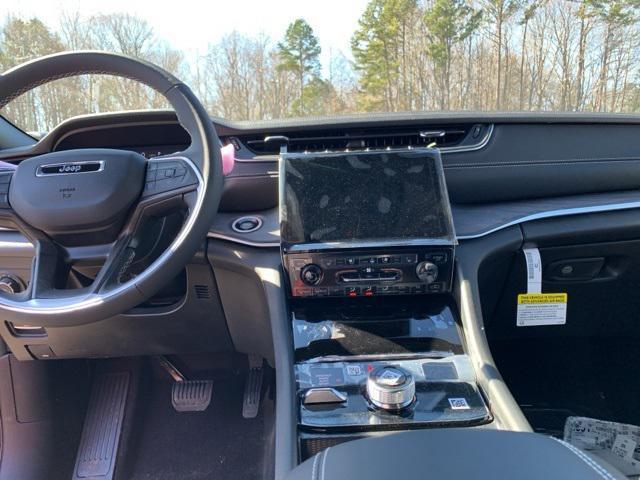 new 2025 Jeep Grand Cherokee car, priced at $49,649