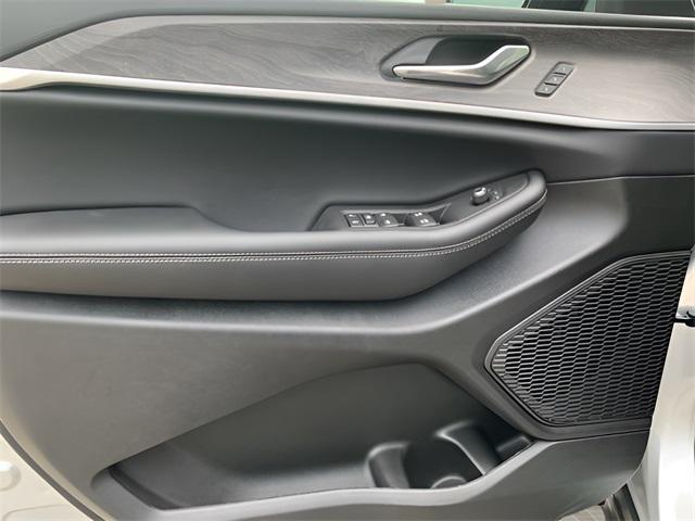 new 2025 Jeep Grand Cherokee car, priced at $40,760