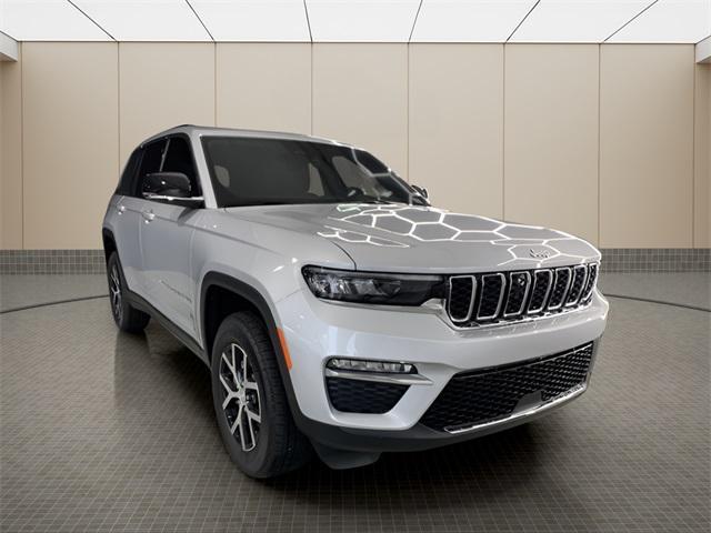 new 2025 Jeep Grand Cherokee car, priced at $40,760