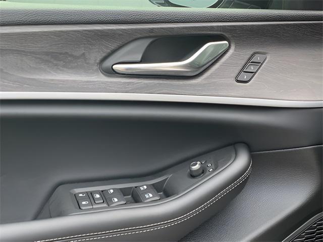 new 2025 Jeep Grand Cherokee car, priced at $40,760