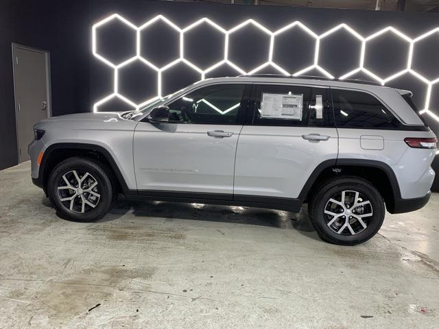 new 2025 Jeep Grand Cherokee car, priced at $43,896