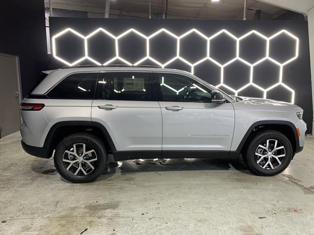 new 2025 Jeep Grand Cherokee car, priced at $43,896