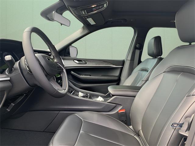 new 2025 Jeep Grand Cherokee car, priced at $40,760
