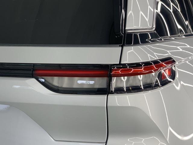 new 2025 Jeep Grand Cherokee car, priced at $40,760