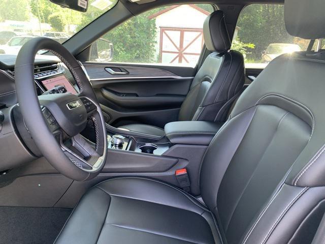 new 2025 Jeep Grand Cherokee car, priced at $39,404