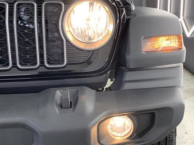 new 2025 Jeep Wrangler car, priced at $43,139