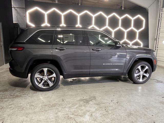 new 2025 Jeep Grand Cherokee car, priced at $48,441