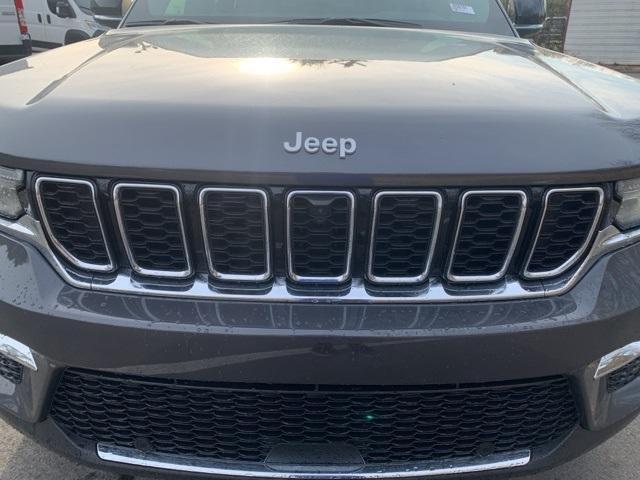 new 2025 Jeep Grand Cherokee car, priced at $48,734