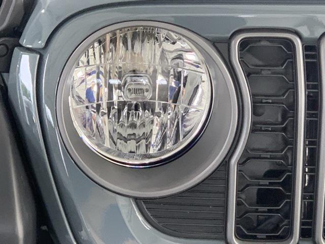 new 2025 Jeep Wrangler car, priced at $44,034