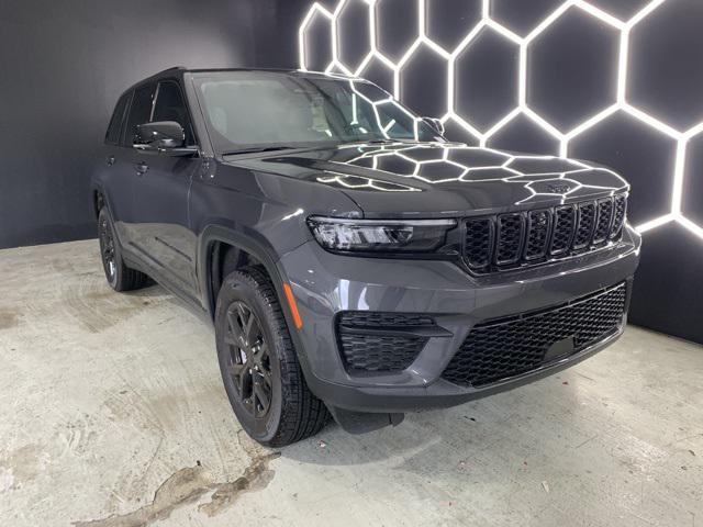 new 2025 Jeep Grand Cherokee car, priced at $41,755