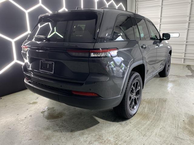new 2025 Jeep Grand Cherokee car, priced at $41,755