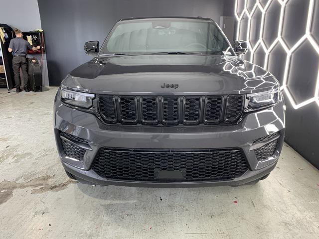new 2025 Jeep Grand Cherokee car, priced at $41,755