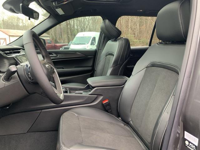 new 2025 Jeep Grand Cherokee car, priced at $42,526