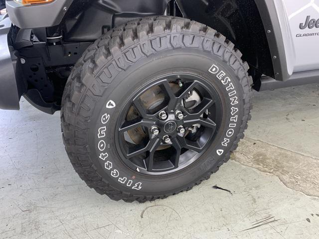 new 2024 Jeep Gladiator car, priced at $48,275