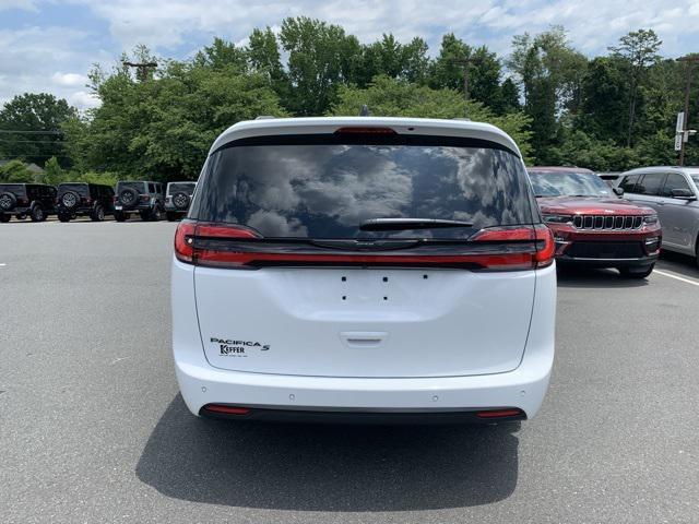 new 2024 Chrysler Pacifica car, priced at $40,988