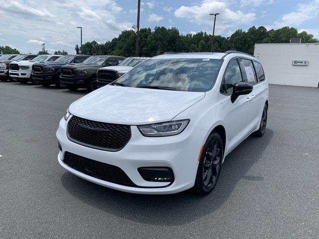 new 2024 Chrysler Pacifica car, priced at $40,988