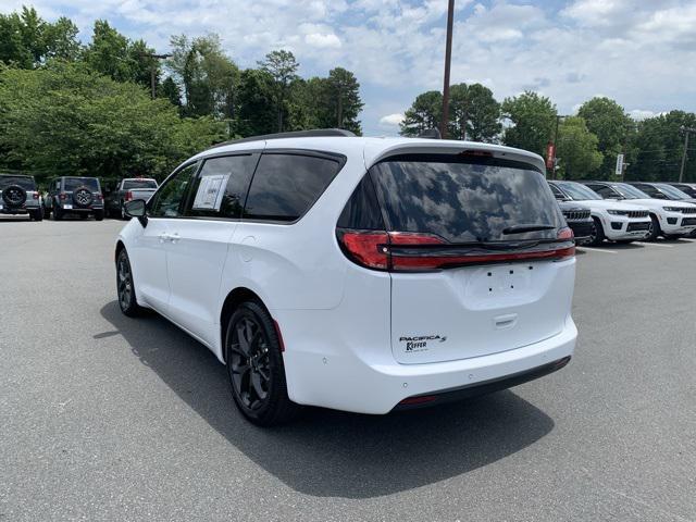 new 2024 Chrysler Pacifica car, priced at $40,988