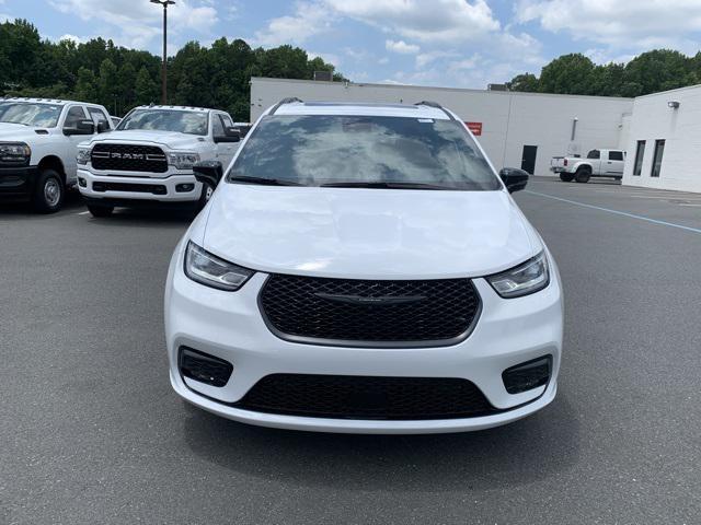 new 2024 Chrysler Pacifica car, priced at $40,988