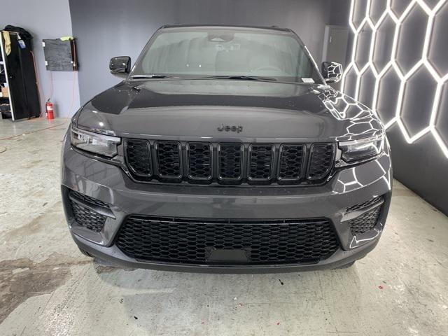 new 2025 Jeep Grand Cherokee car, priced at $39,825