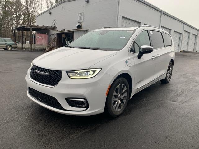 new 2025 Chrysler Pacifica Hybrid car, priced at $52,655