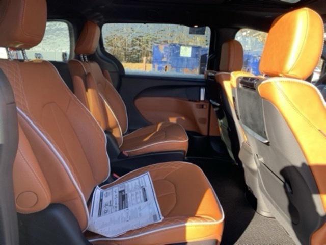 new 2025 Chrysler Pacifica car, priced at $52,655