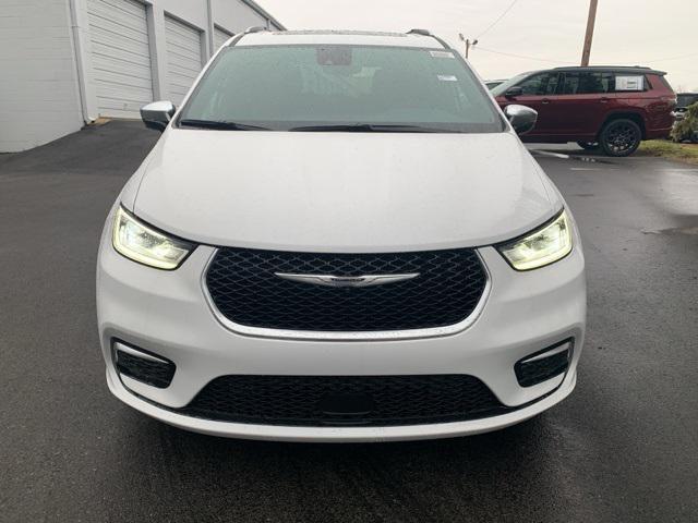 new 2025 Chrysler Pacifica car, priced at $52,655