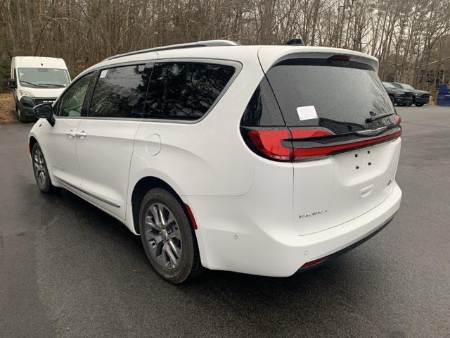new 2025 Chrysler Pacifica car, priced at $52,655