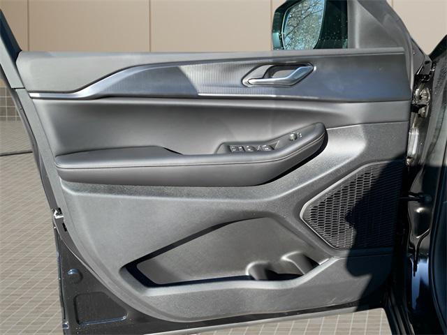 new 2025 Jeep Grand Cherokee L car, priced at $46,884