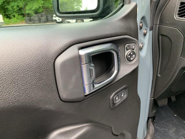 new 2025 Jeep Wrangler car, priced at $44,304