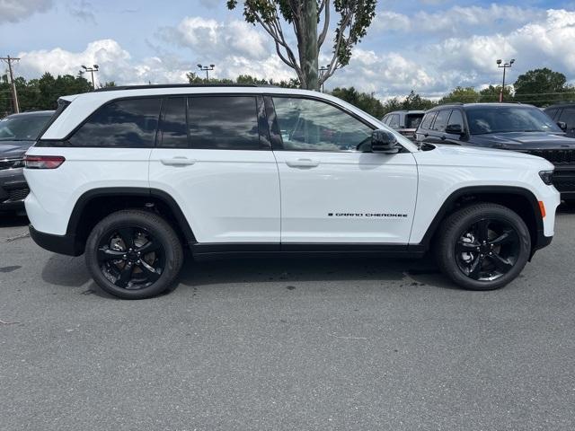 new 2025 Jeep Grand Cherokee car, priced at $45,420