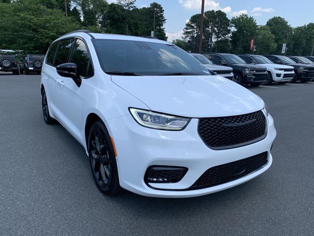 new 2024 Chrysler Pacifica car, priced at $40,988