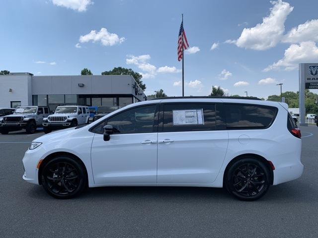 new 2024 Chrysler Pacifica car, priced at $40,988