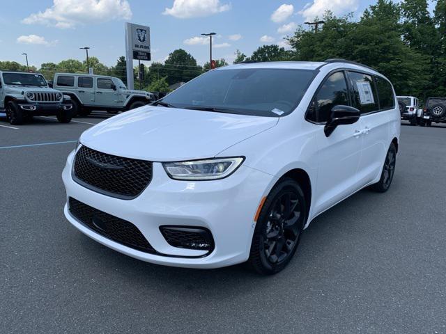 new 2024 Chrysler Pacifica car, priced at $40,988