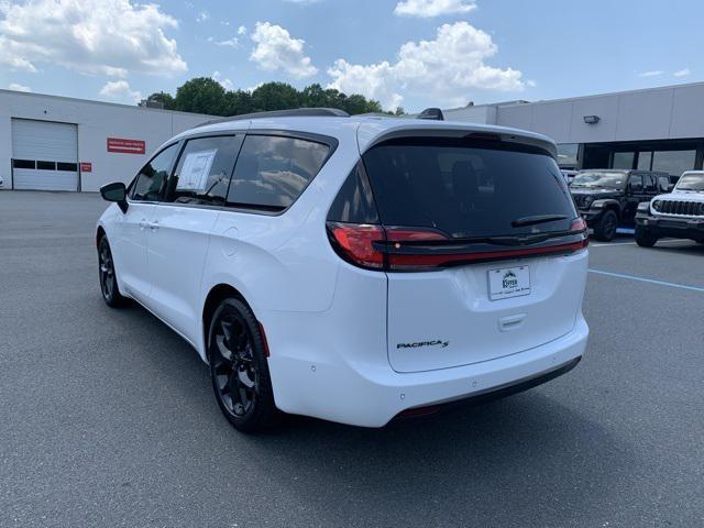 new 2024 Chrysler Pacifica car, priced at $40,988