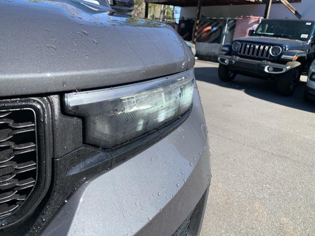 new 2025 Jeep Grand Cherokee car, priced at $48,999