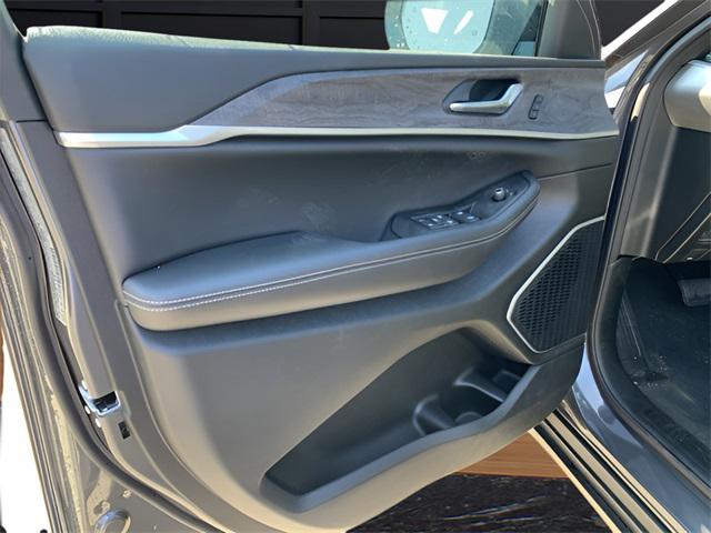 new 2025 Jeep Grand Cherokee car, priced at $48,674