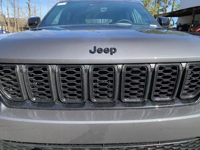 new 2025 Jeep Grand Cherokee car, priced at $48,999