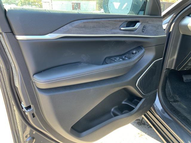 new 2025 Jeep Grand Cherokee car, priced at $48,999