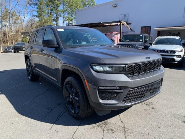 new 2025 Jeep Grand Cherokee car, priced at $48,999