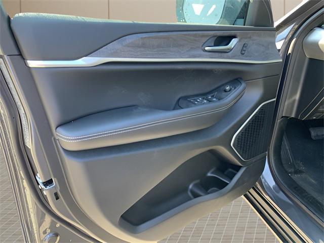 new 2025 Jeep Grand Cherokee car, priced at $46,555