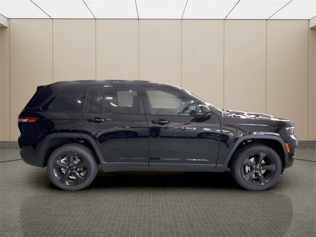 new 2025 Jeep Grand Cherokee car, priced at $45,920