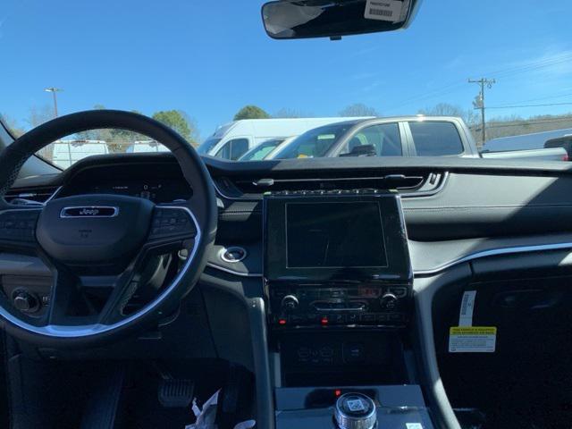 new 2025 Jeep Grand Cherokee car, priced at $44,006