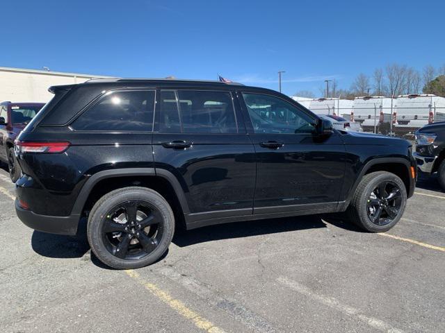 new 2025 Jeep Grand Cherokee car, priced at $44,006