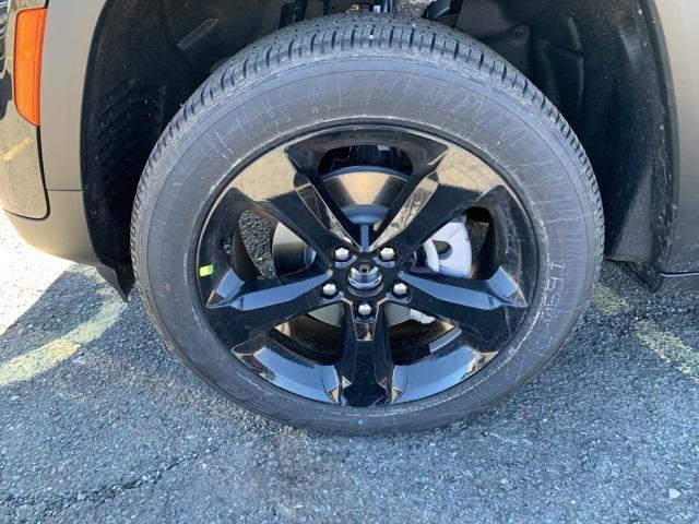 new 2025 Jeep Grand Cherokee car, priced at $42,670