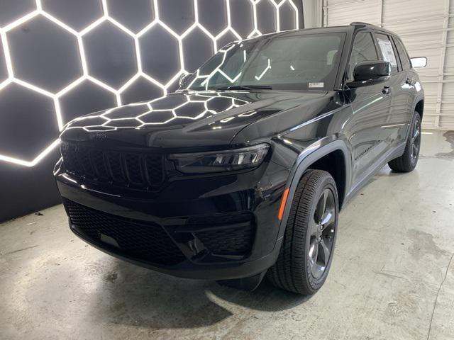 new 2025 Jeep Grand Cherokee car, priced at $43,400